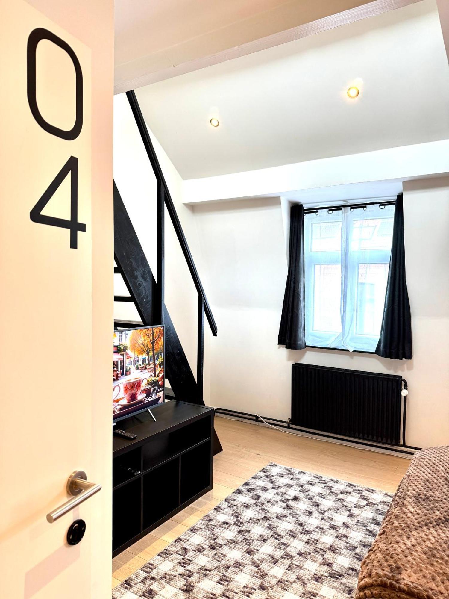 My Haus European Commision Bed & Breakfast Брюксел Екстериор снимка